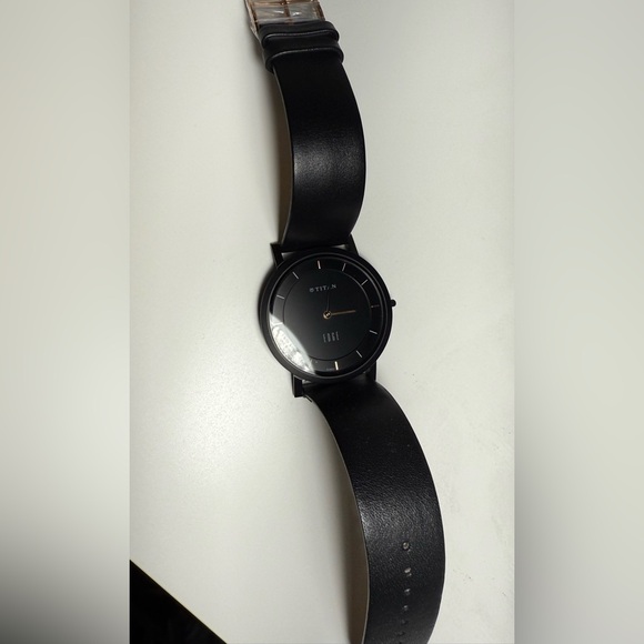 Titan Edge Men's Designer Slim Quartz Water Resistant Watch - Picture 1 of 3